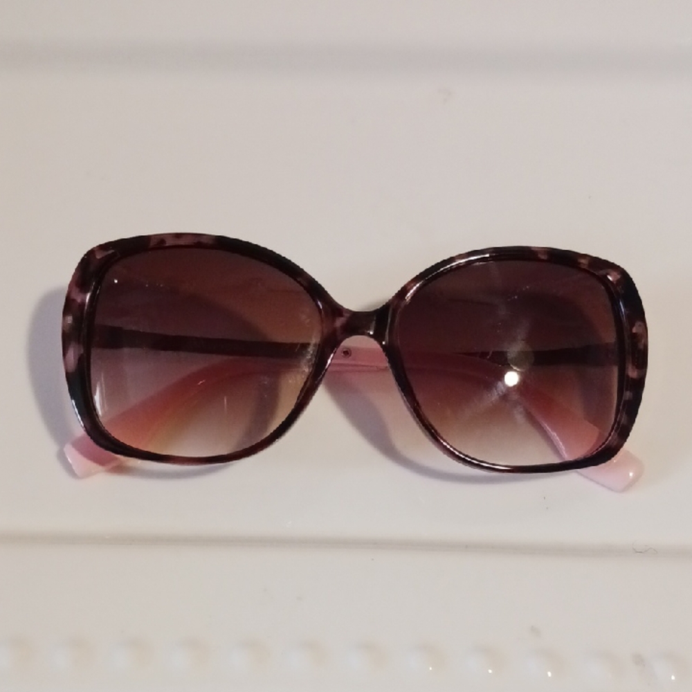 Chic! JONES NEW YORK ⚜️ Tortoise Pink Gradient Sunglasses